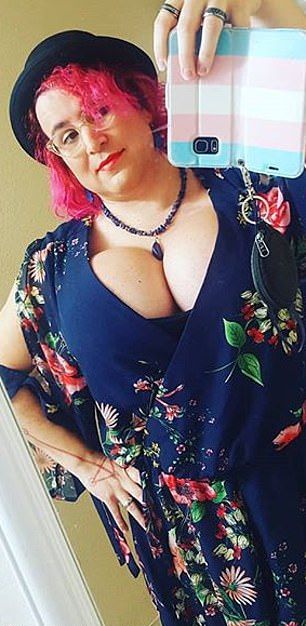 Ультраженственные изменения ветерана войны из США (10 фото)