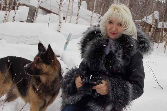 Мать, державшая 10 лет взаперти троих детей, подожгла дом и покончила с собой (4 фото) Мать, державшая 10 лет взаперти троих детей, подожгла дом и покончила с собой (4 фото)