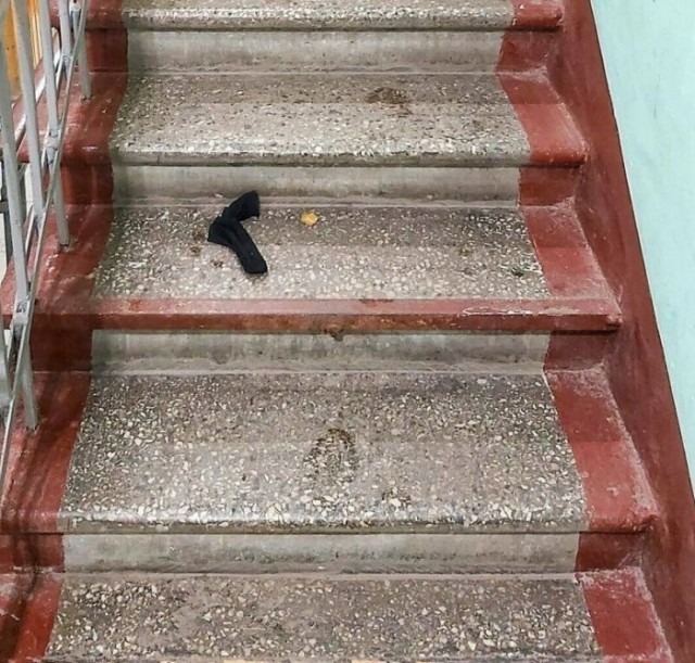 Такое можно увидеть только в подъездах (16 фото)