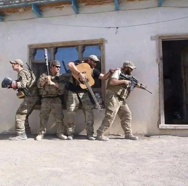 Фотографии, на которых не понять, что происходит (23 фото)