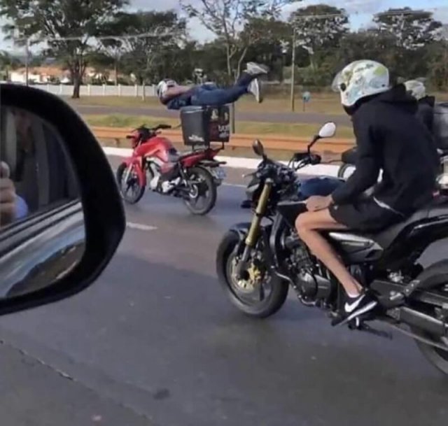 Фотографии, на которых не понять, что происходит (23 фото)